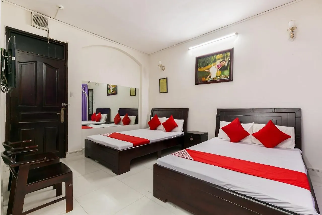 Oyo 486 Nhat Nhat Hotel Ho Chi Minh City 2*,