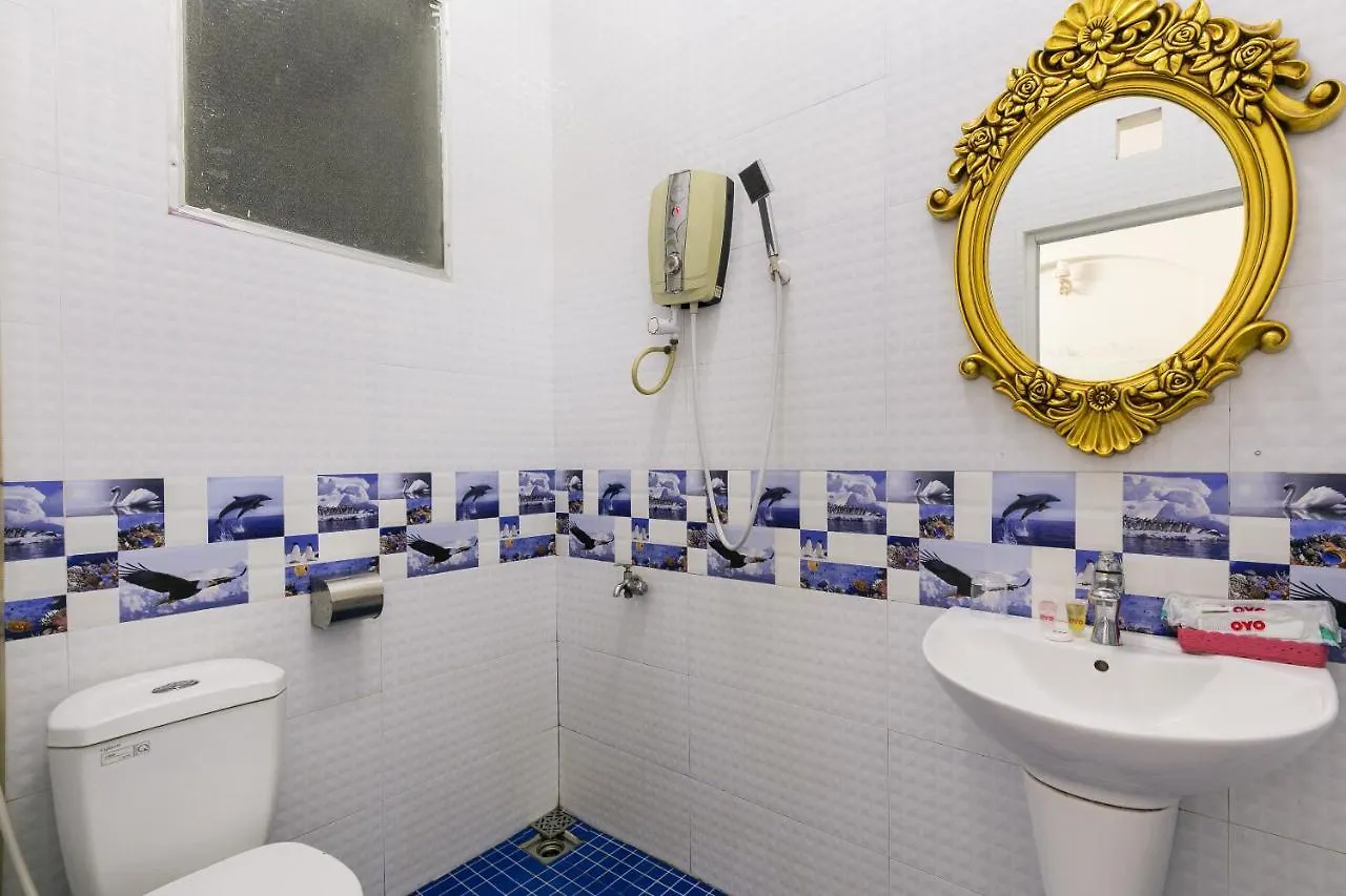 Oyo 486 Nhat Nhat Hotel Ho Chi Minh City 2*,